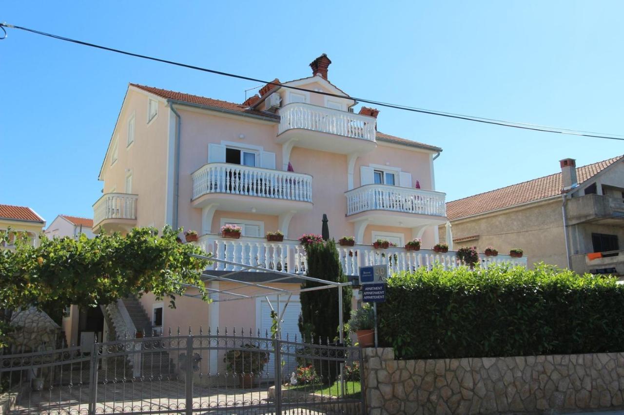 Apartments Ravlic Ana Malinska Exterior photo