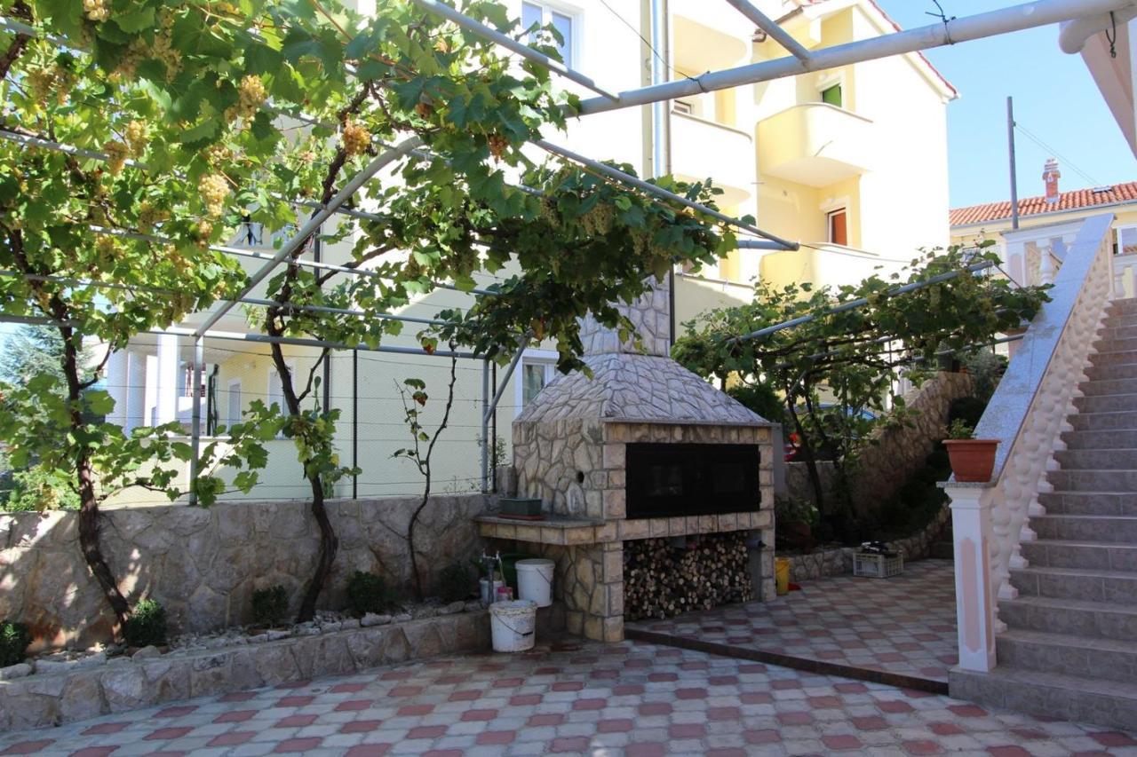 Apartments Ravlic Ana Malinska Exterior photo
