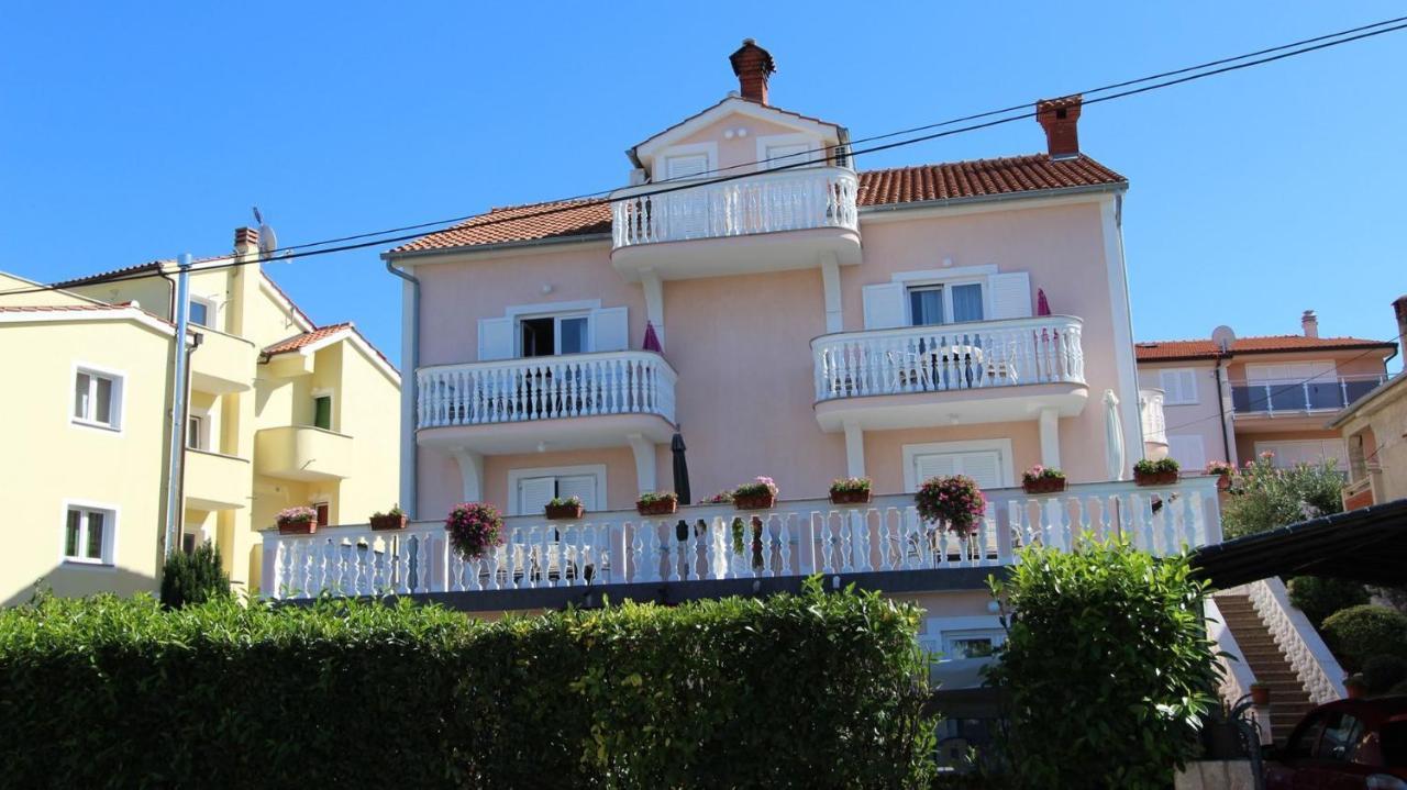 Apartments Ravlic Ana Malinska Exterior photo