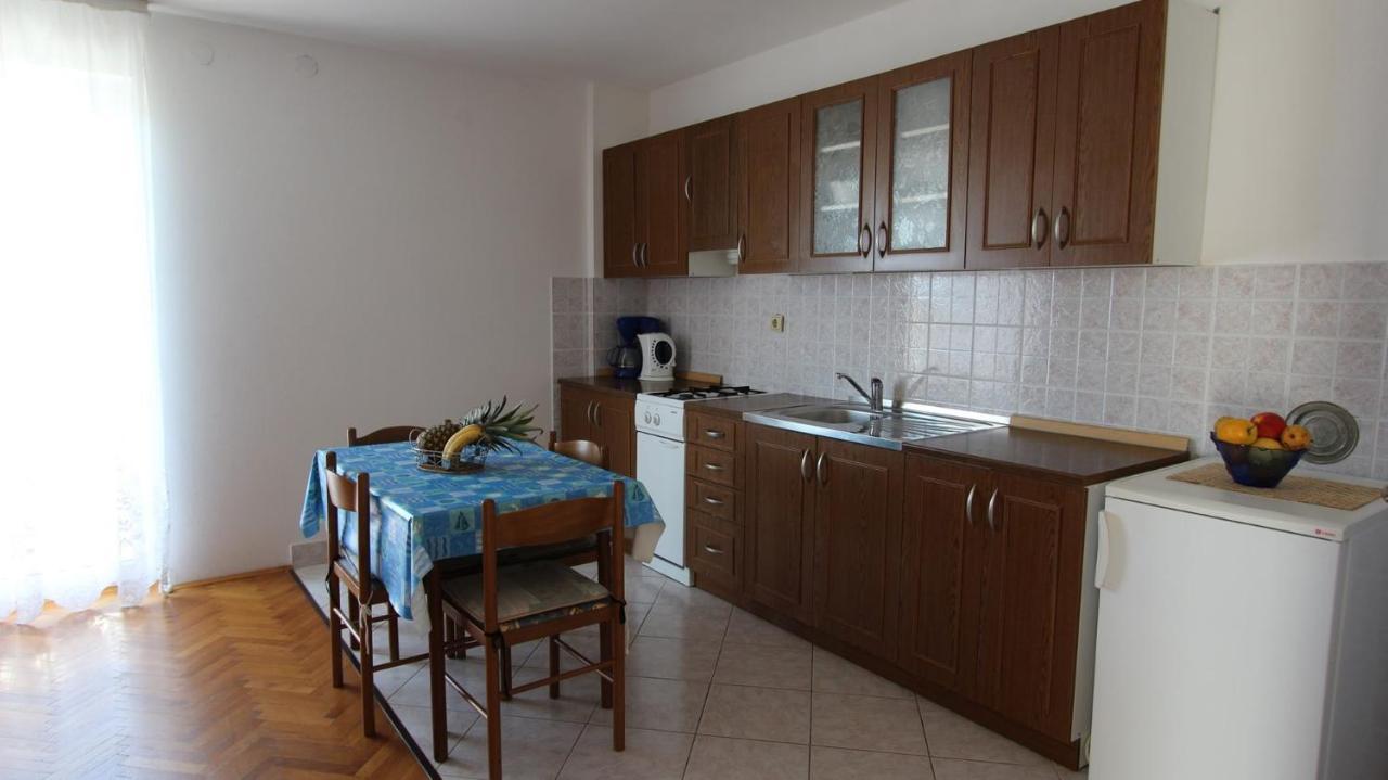 Apartments Ravlic Ana Malinska Exterior photo