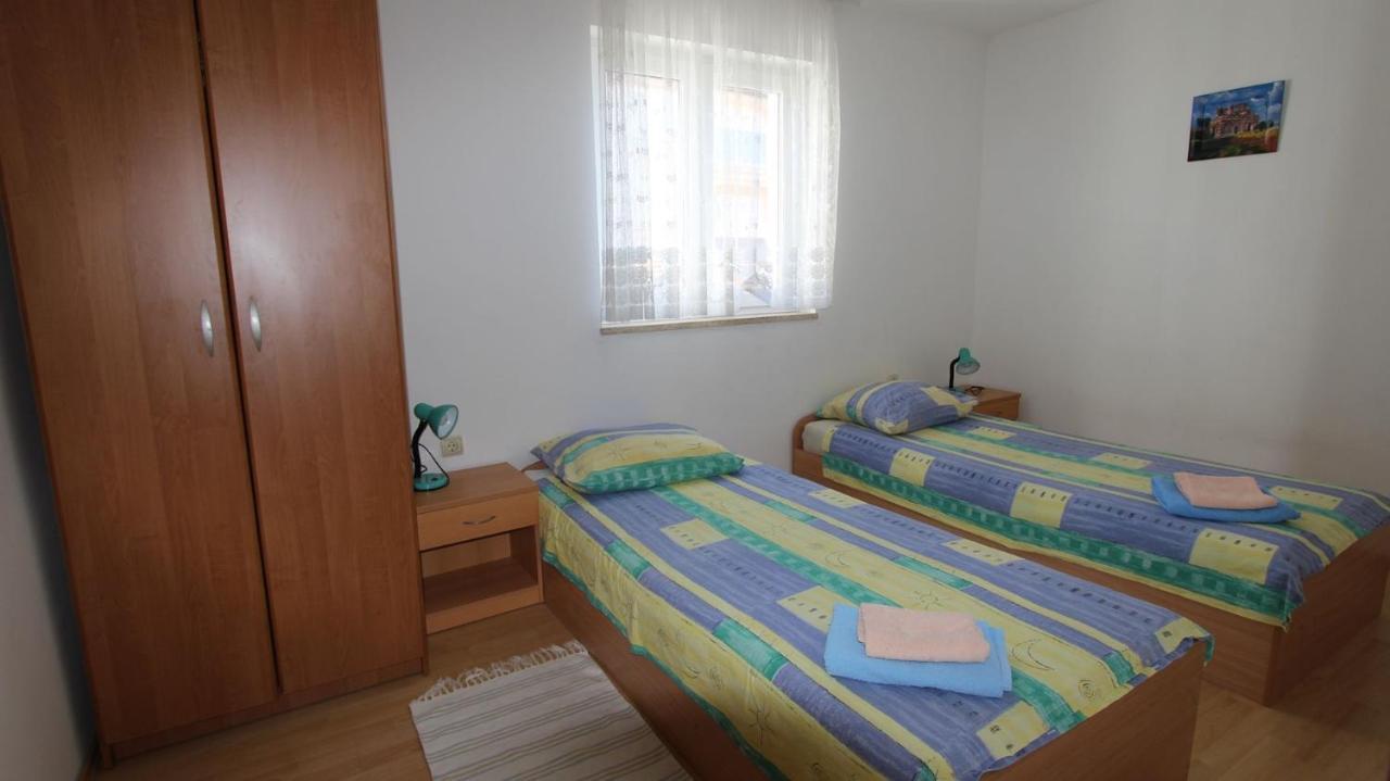 Apartments Ravlic Ana Malinska Exterior photo