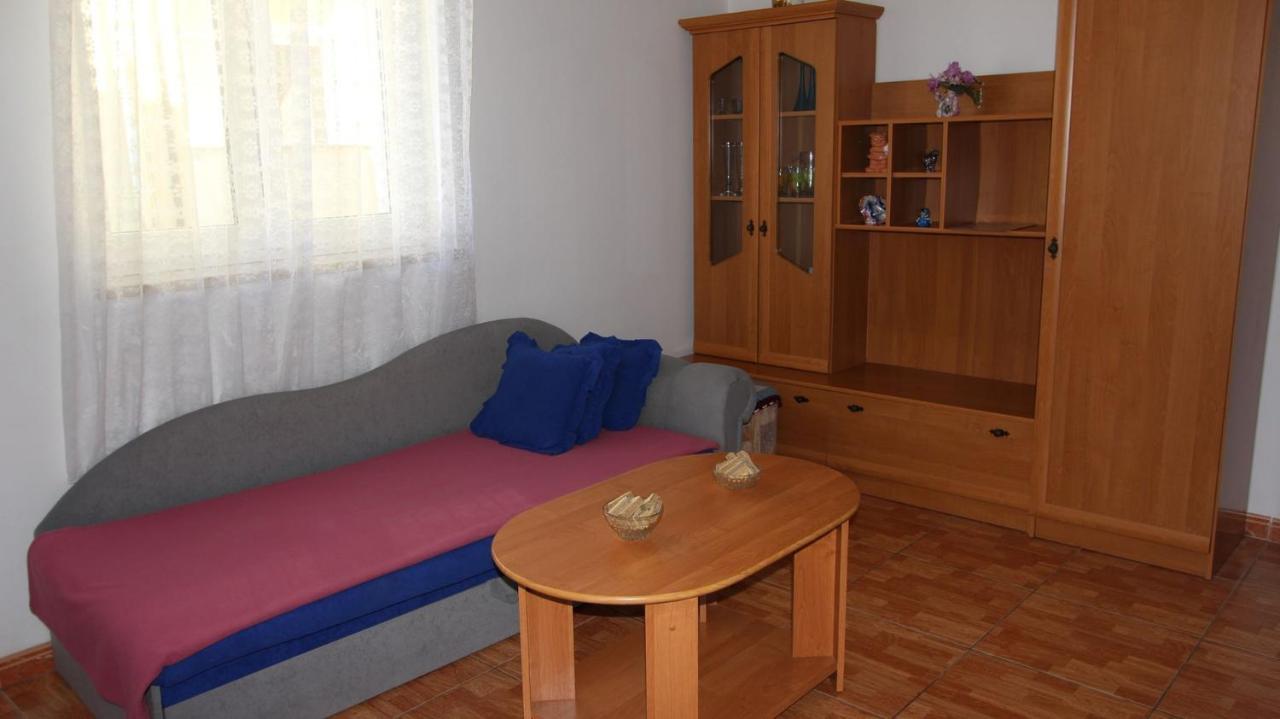 Apartments Ravlic Ana Malinska Exterior photo