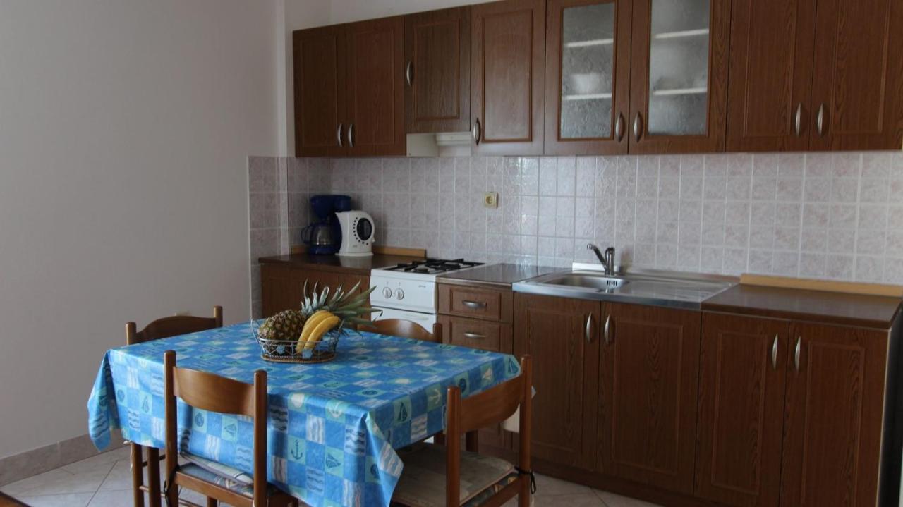 Apartments Ravlic Ana Malinska Exterior photo