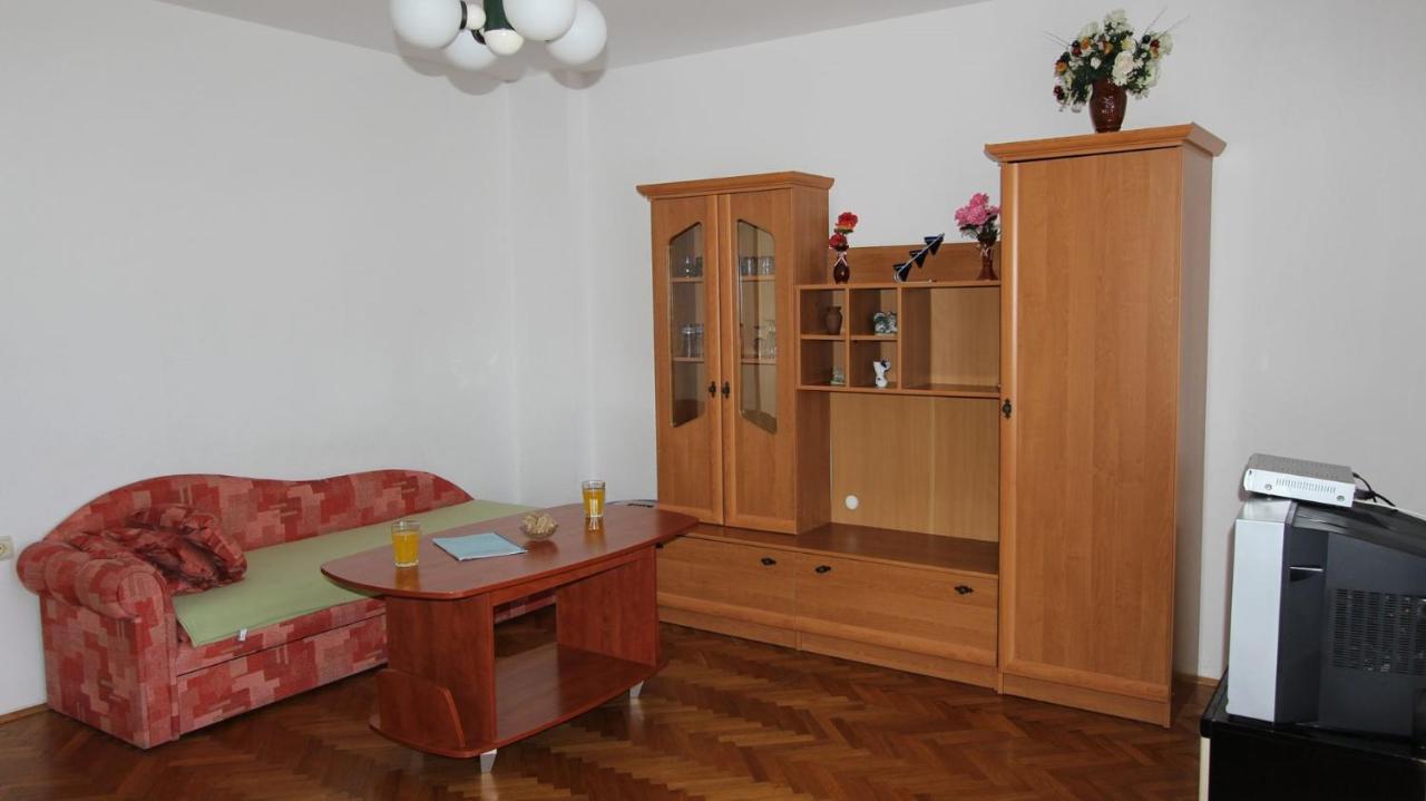 Apartments Ravlic Ana Malinska Exterior photo